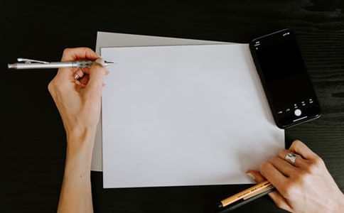 身边有特点的人三年级作文